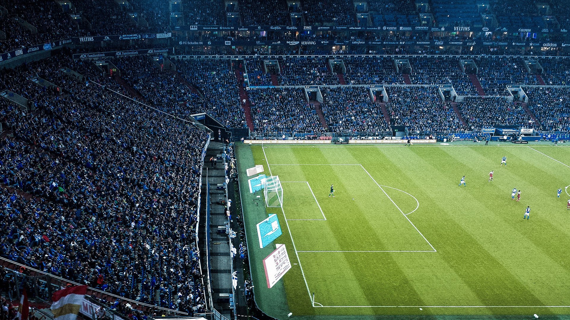 当足球撞上赛车，莱比锡红牛碾压西班牙，皮克F1争冠接管比赛的跨界隐喻